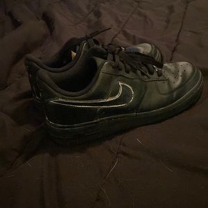 black nike air force 1.